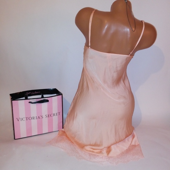 Victoria Secret Lingerie - Picture 5 of 8